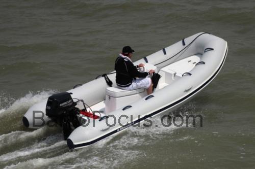 Mercury 420 Ocean Runner avaliação e ficha técnica